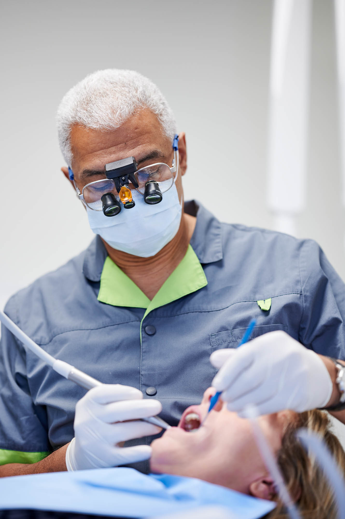 traitement des caries par un dentiste à Hannut